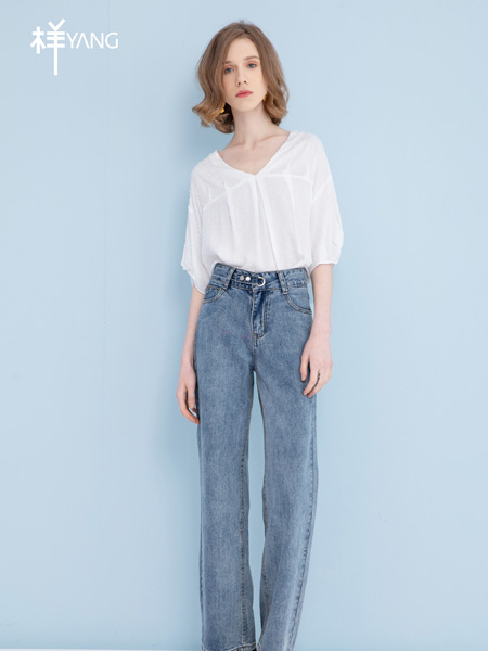 YANG女装品牌2020秋季白色半透明上衣蓝色牛仔裤
