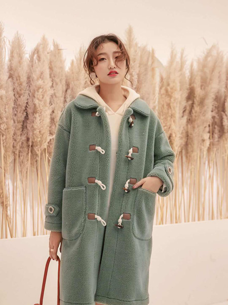 YANG女装品牌2020冬季绿色森系风衣