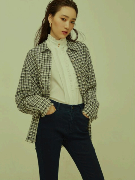 名实女装品牌2020秋季针织格纹黑白外套