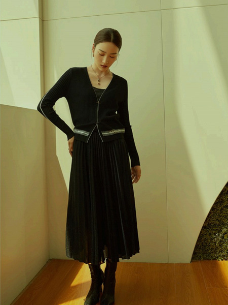 名实女装品牌2020秋季黑色针织外套