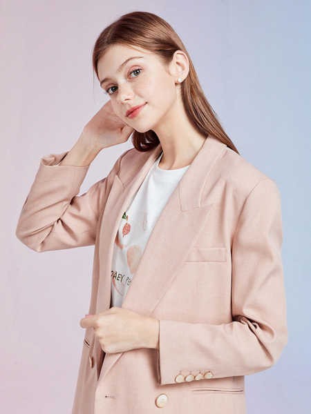 戈蔓婷女装品牌2020秋冬浅粉色西装外套