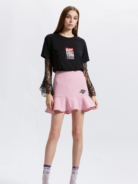 Five Plus5+女装品牌2020春夏黑色T恤粉色短裙