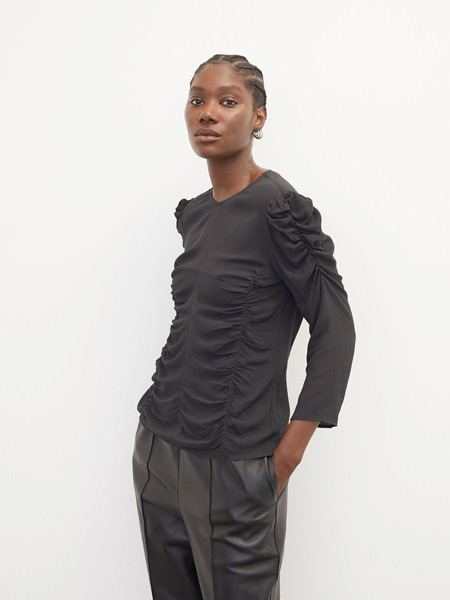 By Malene Birger玛莱娜·比格尔设计女装品牌2020秋季黑色长袖上衣
