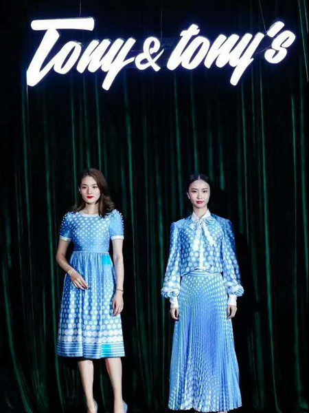 Tony&tony’s女装品牌2020秋季蓝色时尚连衣裙