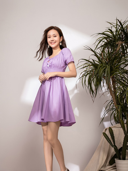 伊芭罗Ebrrlo女装品牌2020秋季紫色淑女连衣裙