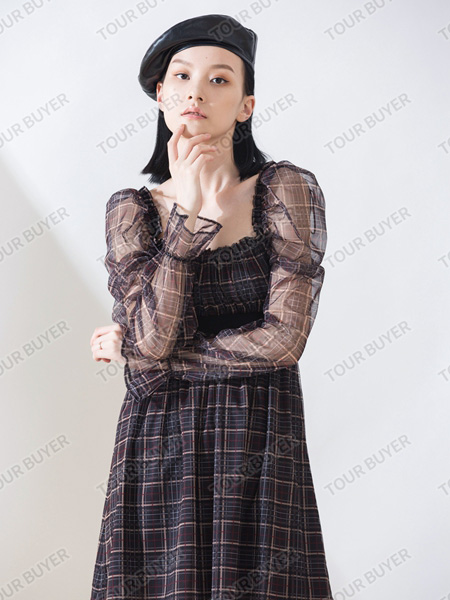 阿莱贝琳女装品牌2020秋冬黑色半透明格子连衣裙