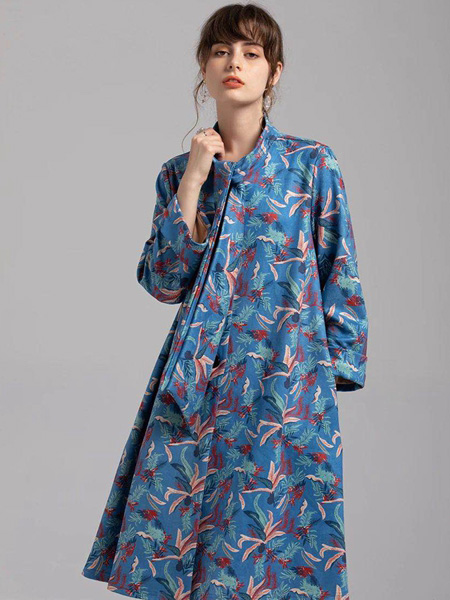 MEISOUL女装品牌2020秋季蓝色印花外套