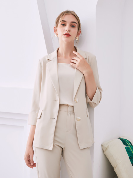KzrKze女装品牌2020秋季白色时尚外套