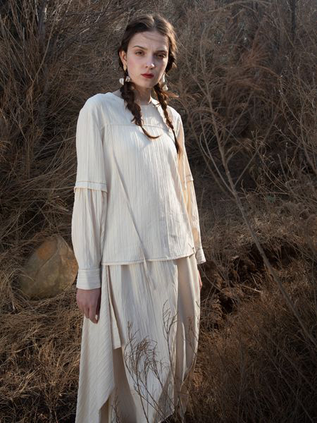 薇薇希女装品牌2020秋冬白色时尚套装