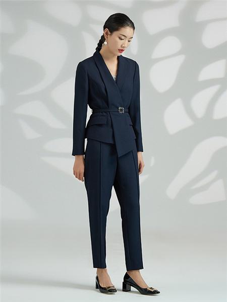 粉蓝时尚女装品牌2020秋季黑色西装套装
