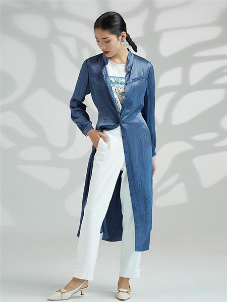 粉蓝时尚女装品牌2020秋季蓝色长款外套