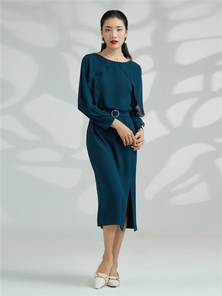 粉蓝时尚女装品牌2020秋季深蓝色连衣裙