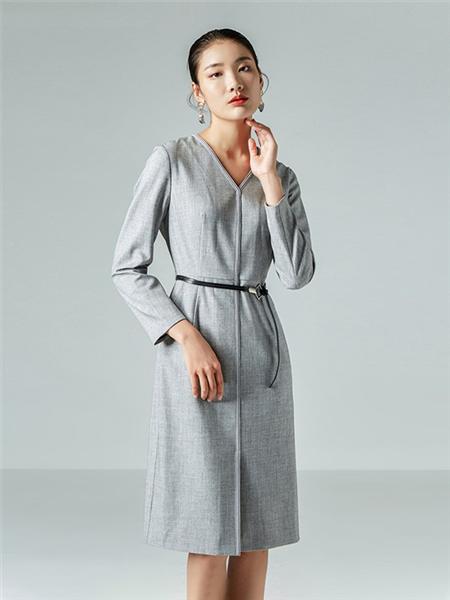粉蓝时尚女装品牌2020秋季灰色长款连衣裙