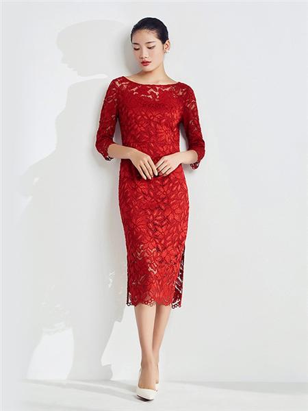 粉蓝时尚女装品牌2020秋季红色长款连衣裙