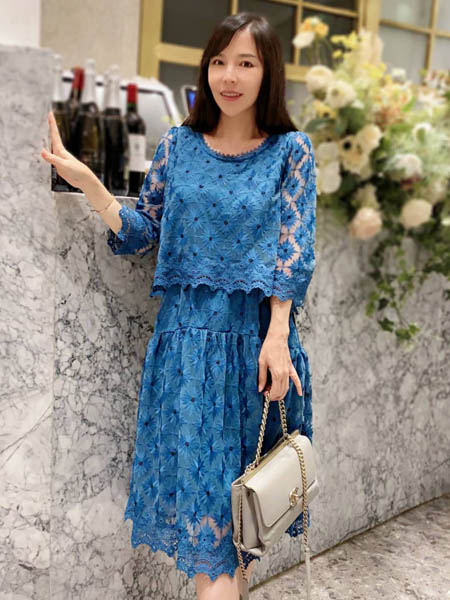 朵拉薇拉女装品牌2020秋季蓝色蕾丝半身裙