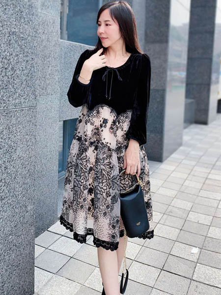 朵拉薇拉女装品牌2020秋季黑色印花连衣裙