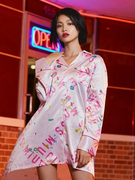 兰缪(LAMIU)内衣品牌2020秋季粉色字母睡衣