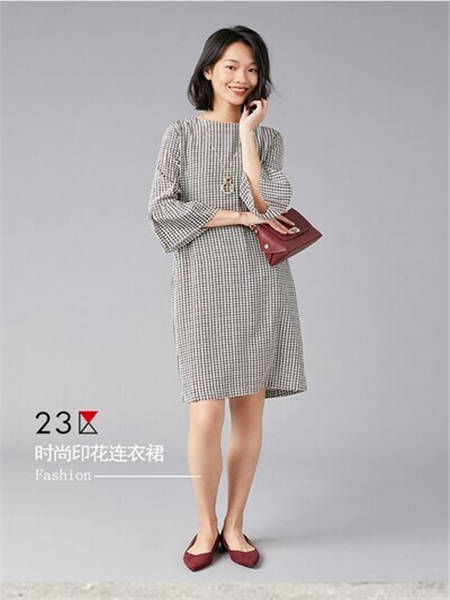 23区女装品牌2020秋冬黑白格子连衣裙