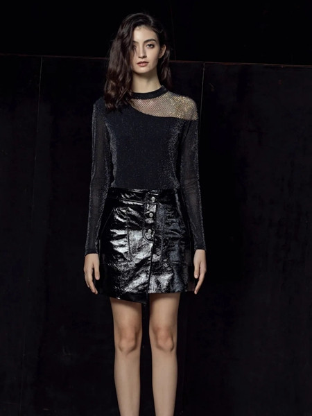 维斯提诺女装品牌2020秋季不规则黑色上衣