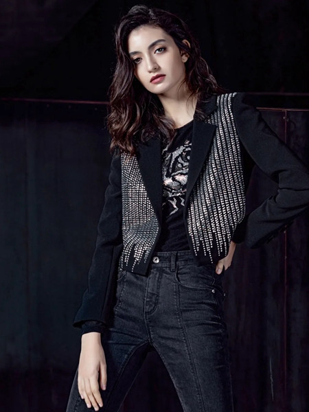 维斯提诺女装品牌2020秋季时尚黑色外套