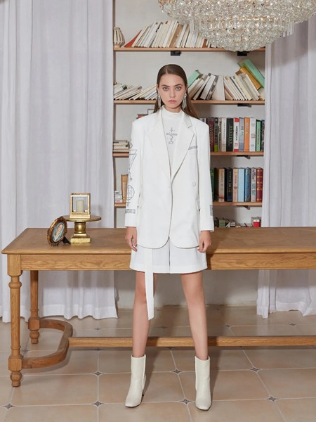 维斯提诺女装品牌2020秋季白色套装