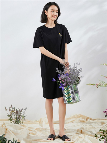 蒲 PUKKA女装品牌2020春夏黑色休闲T恤