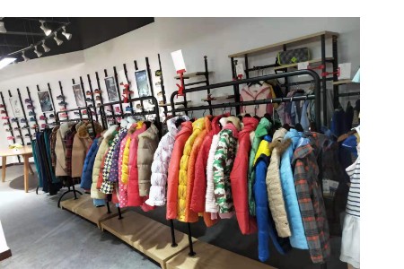 国内一二线正品品牌服装低价批发就在世通