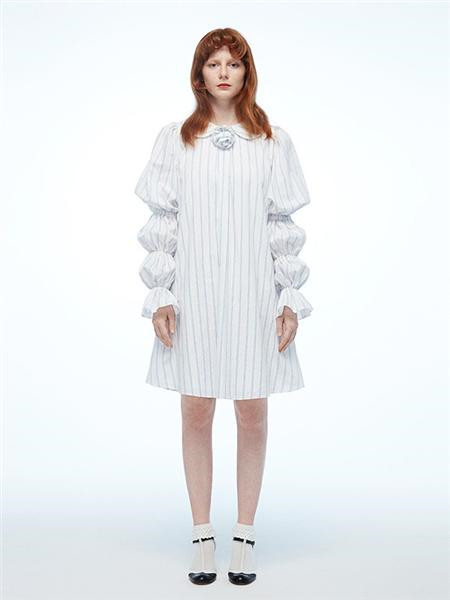 Chictopia女装品牌2020秋冬白色条纹连衣裙