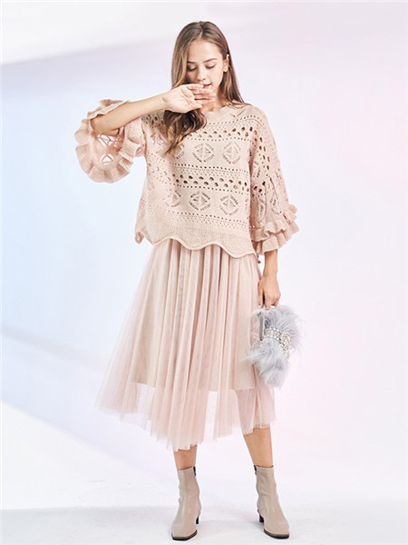 汤米诺女装品牌2020秋冬镂空印花针织衫