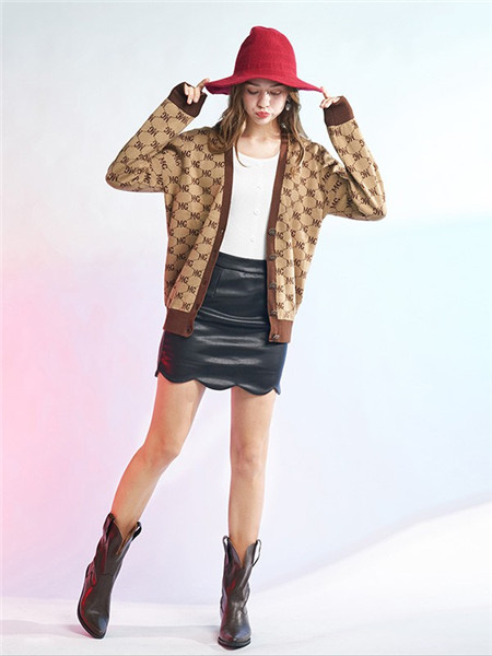 汤米诺女装品牌2020秋冬褐色花纹长袖外套