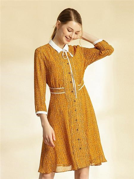 吉蒂女装品牌2020秋冬橘色礼结立领束腰连衣裙