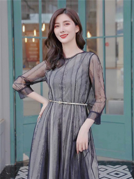 臣枫女装品牌2020春夏时尚黑色束腰连衣裙