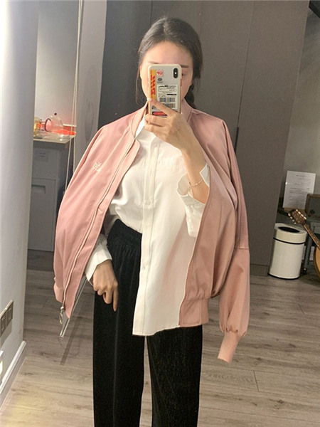 UZZU女装品牌2020秋冬粉色外套