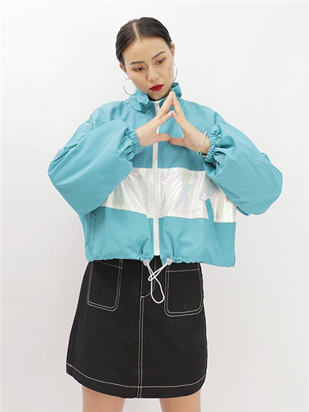 UZZU女装品牌2020秋冬青色条纹风衣