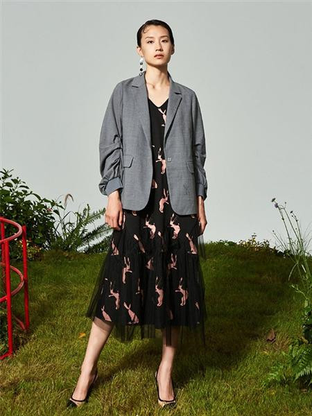 OTT女装女装品牌2020秋季灰色短款外套