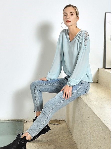 JAC女装品牌2020秋冬镂空V领蓝色衬衫