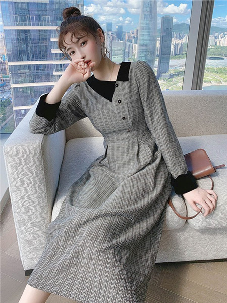 歌贝姿女装品牌2020秋季灰色条纹长袖连衣裙
