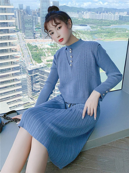 歌贝姿女装品牌2020秋季时尚圆领蓝色毛衣