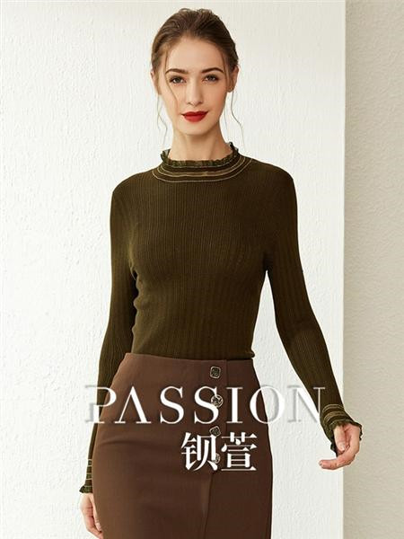 钡萱女装品牌2020秋季褐色圆领长袖针织衫