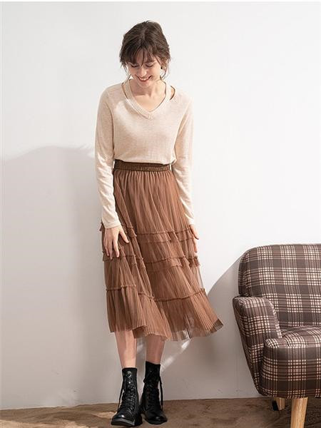 蒂蒂卡娜女装品牌2020秋季褐色褶纹半身裙