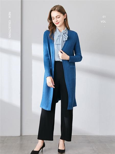 阔太女装品牌2020秋冬条纹蓝色针织外套