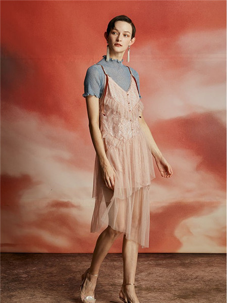 OceanFlame女装品牌2020春夏吊带粉色花边连衣裙