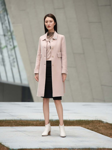 基弟女装品牌2020秋冬粉色立领长款外套