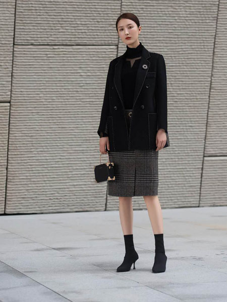 基弟女装品牌2020秋冬高领黑色长袖外套