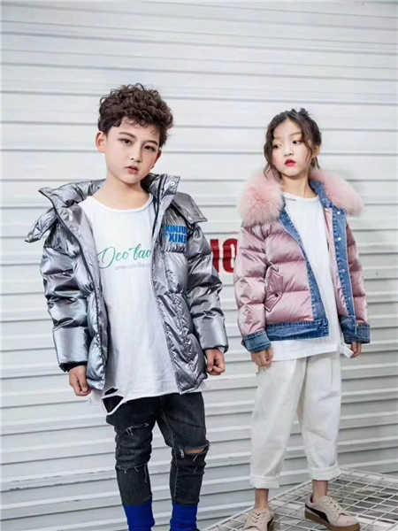 宾果童话童装品牌2020秋冬嘻哈银色羽绒服