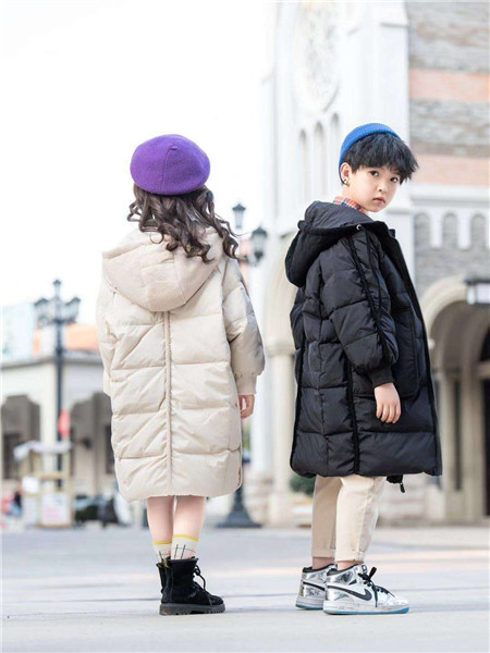 宾果童话童装品牌2020秋冬黑色带帽长款外套