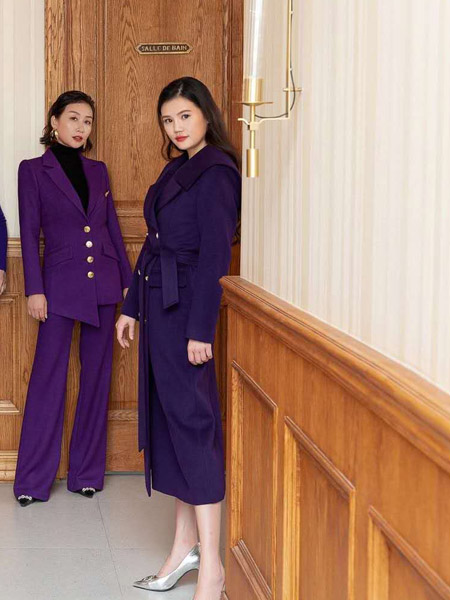林静茜女装品牌2020秋冬紫色加绒大衣