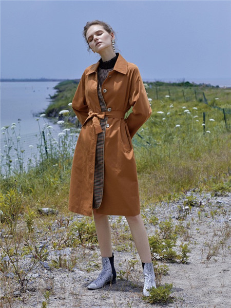木茜格MUSIG女装品牌2020秋季褐色束腰立领长款外套