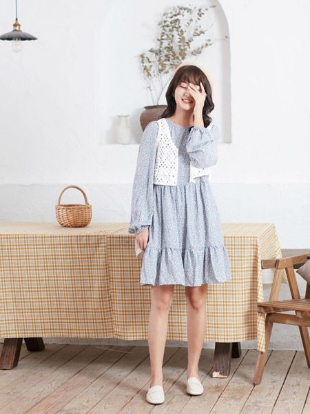 描刻（miaoke）女装品牌2020秋冬马甲灰色连衣裙