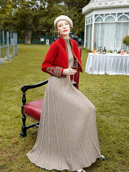 卡米兰女装品牌2020秋冬红色短款外套